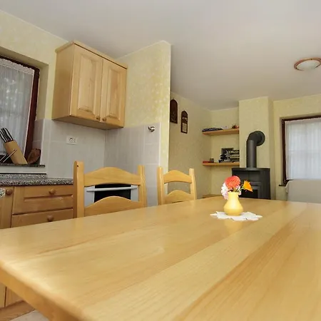 Ekoloska Turisticna Kmetija Pri Lovrcu Tolmin