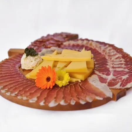 Ekoloska Turisticna Kmetija Pri Lovrcu Tolmin